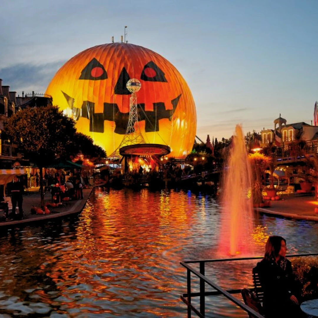 Consejos prácticos Halloween Holanda transporte alojamiento clima 2025